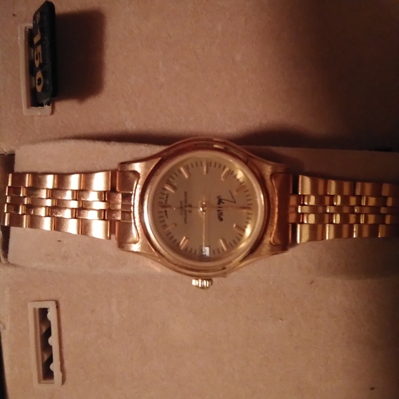 New John Weitz Gold Ladies Watch - Picture 4 of 4
